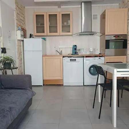 Apartamento 2 Chambre, Climatisation, à 50m *